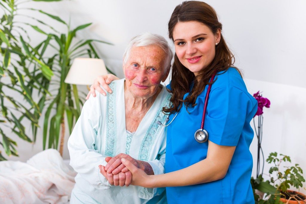 caregiver with en elderly patient
