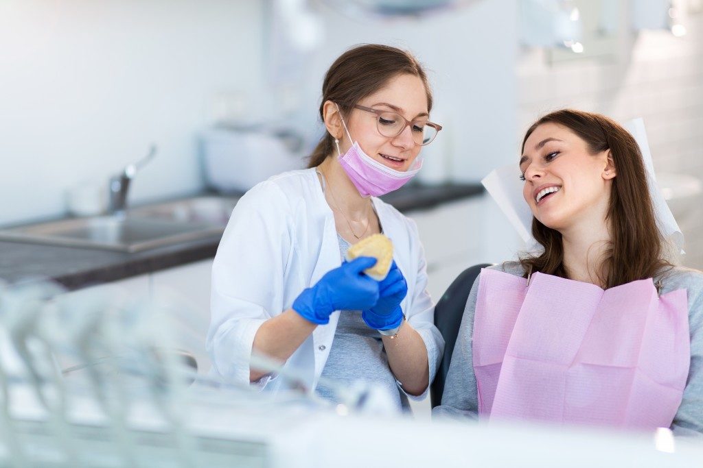 dentist explaining the procedure to her patient